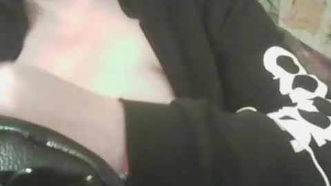 Snapshot of 1deluxepussy chatting on February 25, 9:04 pm Deluxepussy online show from February 25, 9:04 pm