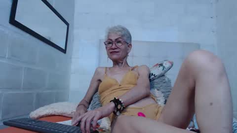 Miss Monserrate online show from December 18, 2:49 pm