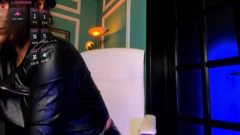 Moona  online show from November 8, 4:12 pm