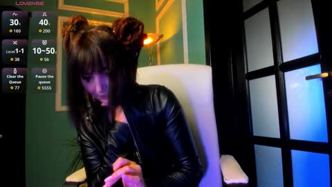 Snapshot of 1munique chatting on October 17, 1:25 pm Moona online show from October 17, 1:25 pm