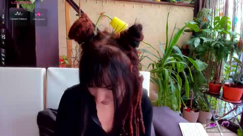 Snapshot of 1munique chatting on September 24, 9:41 am Moona online show from September 24, 9:41 am