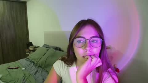 Snapshot of _abbyyyy_ chatting on March 3, 2:22 am abby 3 online show from March 3, 2:22 am