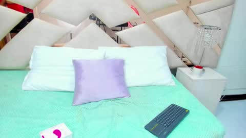 Snapshot of _abril77 chatting on December 17, 8:21 pm Abril online show from December 17, 8:21 pm