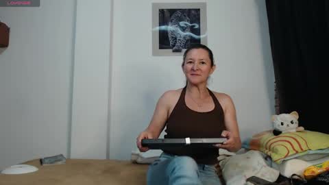 _alice_horny_ online show from April 20, 12:24 am