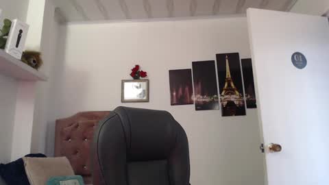 Snapshot of _alice_horny_ chatting on January 9, 8:01 pm _alice_horny_ online show from January 9, 8:01 pm
