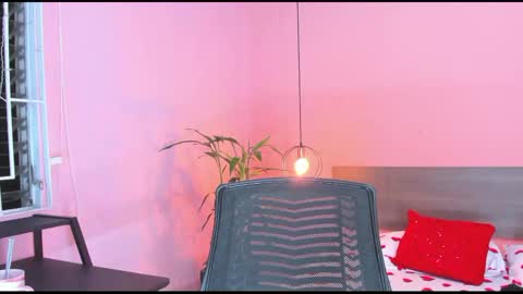 Snapshot of _aline_hall chatting on February 17, 11:02 am Alline Hall online show from February 17, 11:02 am