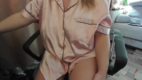 Snapshot of _alyssia_ chatting on March 10, 8:06 am lisa online show from March 10, 8:06 am