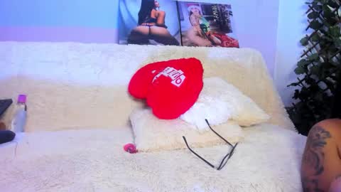 Snapshot of _angelnaugthy_ chatting on October 21, 12:36 am ANGEL online show from October 21, 12:36 am