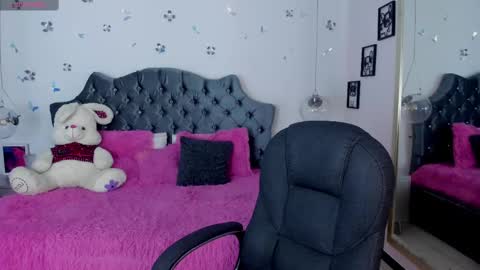 Snapshot of _antonnela_ chatting on February 25, 2:15 pm antonnela online show from February 25, 2:15 pm