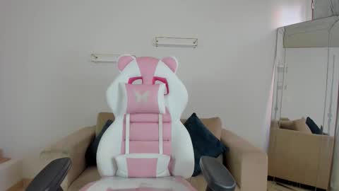    online show from November 13, 12:15 pm