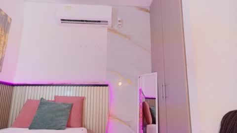 _aria_carter_ online show from June 22, 7:33 pm
