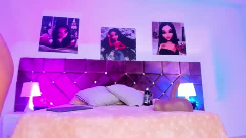 Snapshot of _ariana_lopez_ chatting on February 20, 12:15 pm Ariana online show from February 20, 12:15 pm