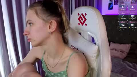 _ash_leyy_ online show from March 8, 2:04 am