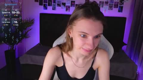 Snapshot of _ash_leyy_ chatting on October 7, 1:32 am _ash_leyy_ online show from October 7, 1:32 am