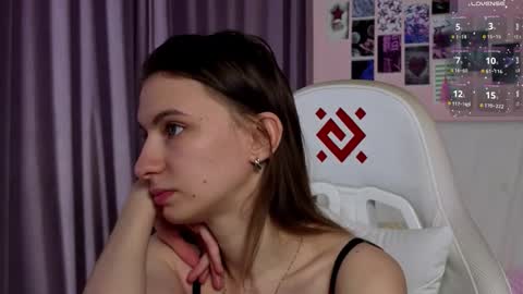 _ash_leyy_ online show from March 28, 1:27 am