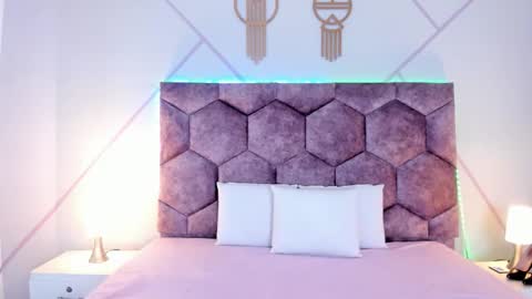 _aurora_collins_ online show from November 23, 1:02 pm