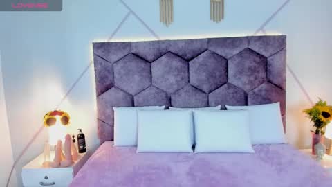 _aurora_collins_ online show from October 26, 1:28 pm