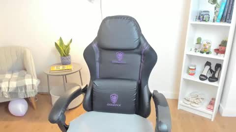 Bella Evans online show from November 22, 6:38 am