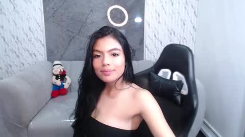 _charlottee_b online show from February 25, 8:07 pm