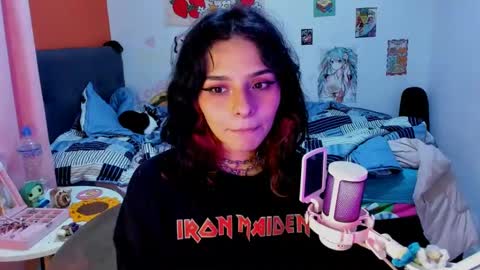 Snapshot of _dayanne_ chatting on December 19, 2:45 am Pao online show from December 19, 2:45 am