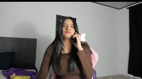 Snapshot of _elektrah chatting on December 3, 2:01 am _elektrah online show from December 3, 2:01 am