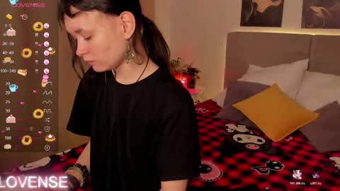 _emily__strike_ online show from February 13, 10:39 am