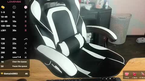 Snapshot of _feralberry__ chatting on December 13, 2:16 pm Alis online show from December 13, 2:16 pm