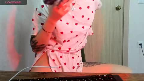 Snapshot of _feralberry__ chatting on February 11, 9:31 am Alis online show from February 11, 9:31 am