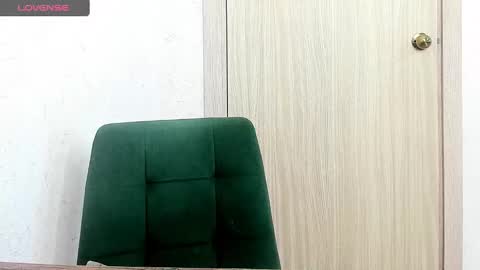 Snapshot of _feralberry__ chatting on March 8, 7:13 am Alis online show from March 8, 7:13 am