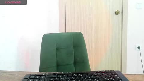Snapshot of _feralberry__ chatting on February 3, 10:36 am Alis online show from February 3, 10:36 am
