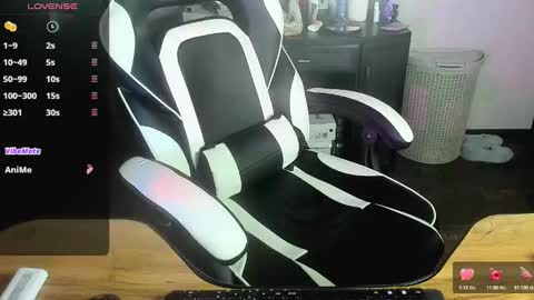 Snapshot of _feralberry__ chatting on December 3, 11:35 pm Alis online show from December 3, 11:35 pm