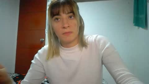 Mia-foster online show from April 5, 2:43 am