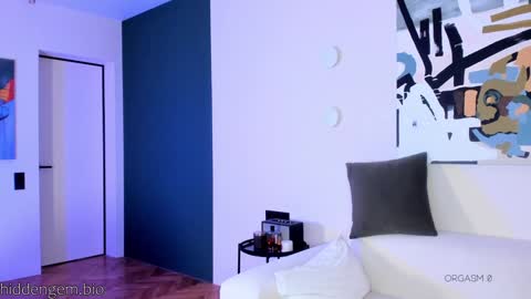 Laura online show from March 7, 3:07 pm