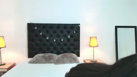 Isabel online show from March 19, 1:48 pm