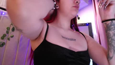 Snapshot of _johana18 chatting on December 9, 1:45 pm Mia online show from December 9, 1:45 pm