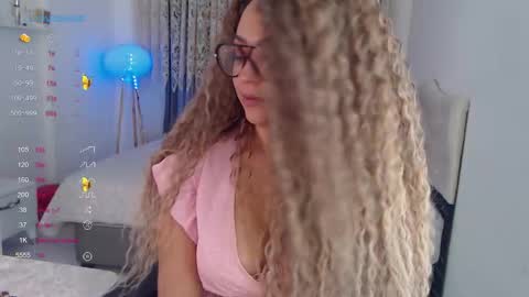 _just_a_queen_3 online show from November 17, 9:10 am