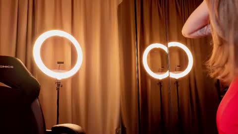 _just_a_simple_girl online show from February 4, 2:20 pm