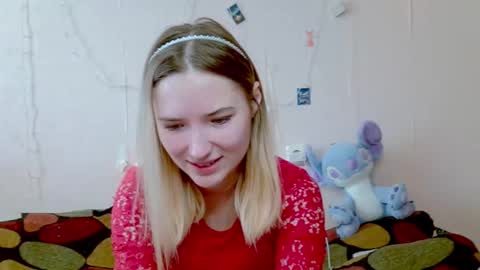 _kikiclark_ online show from October 1, 8:08 am