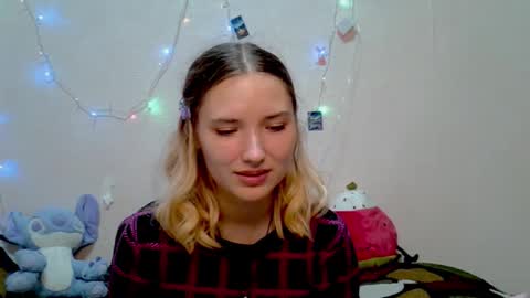 _kikiclark_ online show from October 3, 8:58 pm