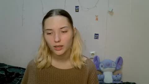 _kikiclark_ online show from September 8, 8:19 pm