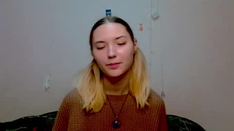 _kikiclark_ online show from October 8, 8:35 pm