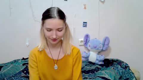 _kikiclark_ online show from September 23, 3:21 pm