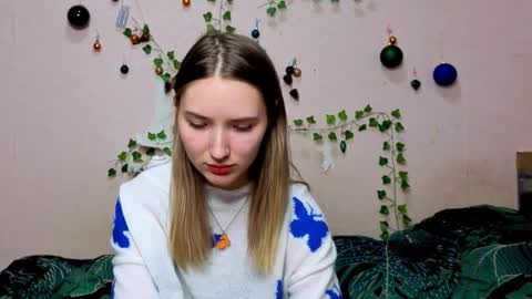 _kikiclark_ online show from January 18, 9:00 pm