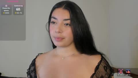 _kimtorres_ online show from January 18, 10:50 pm