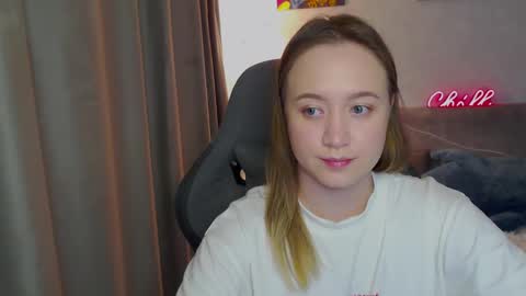 _lalune_ online show from March 1, 1:22 am