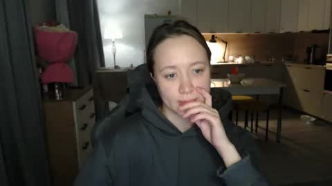 _lalune_ online show from February 18, 2:49 pm