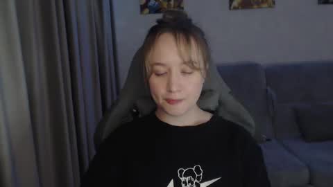 _lalune_ online show from March 10, 4:03 pm