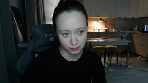 _lalune_ online show from March 29, 4:50 pm