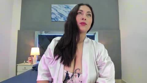 Lauralove online show from November 3, 8:24 pm