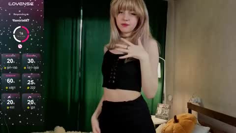 _lucystars online show from March 25, 11:46 am